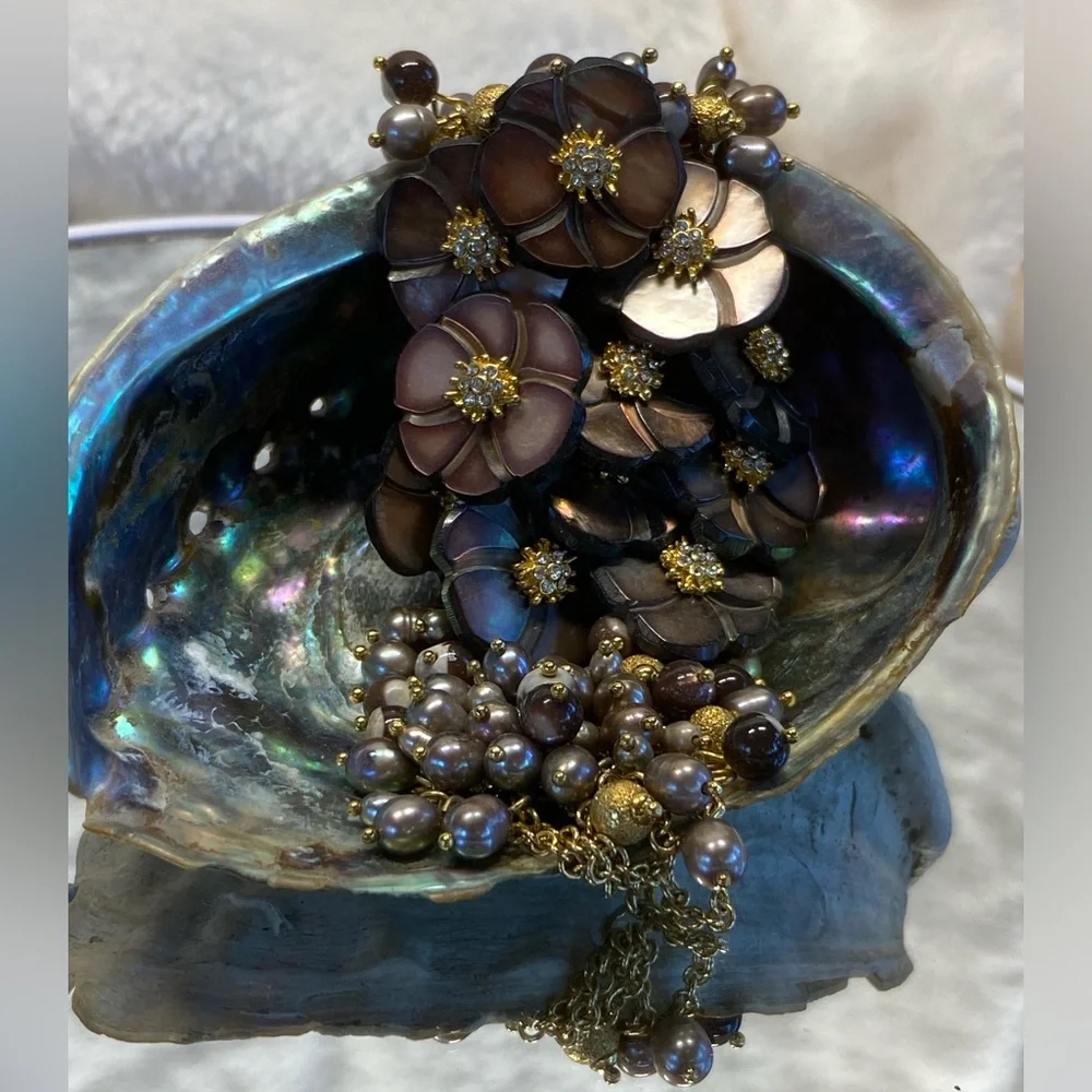 Beautiful Floral Faux Pearl Bracelet Gold Tone 7-8 3/4 Bohemian Style Rhinestone